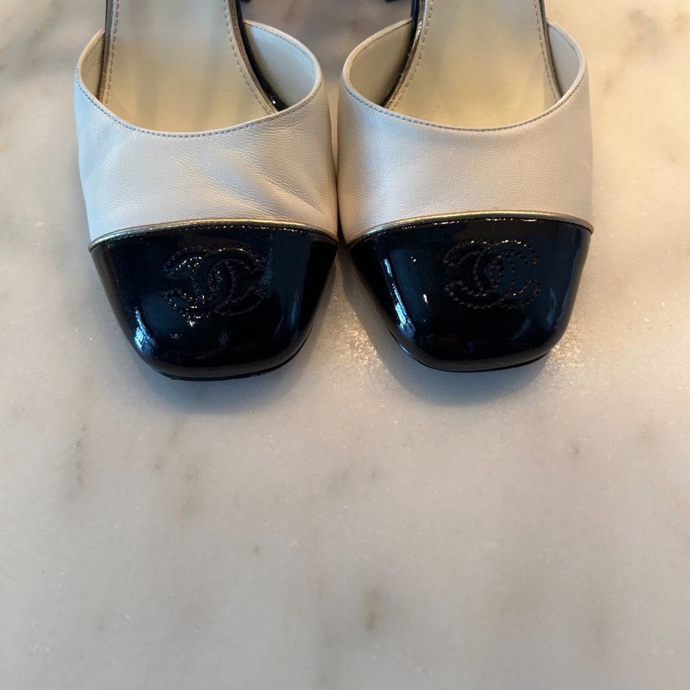 AUTH CHANEL Black White Ivory Leather Heels Pumps Straps Buckle Mary Jan… - Picture 3 of 11